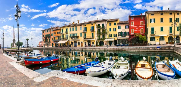 Scenic Village Lazise Colorful Houses Lake Lago Garda Veneto Region — 스톡 사진