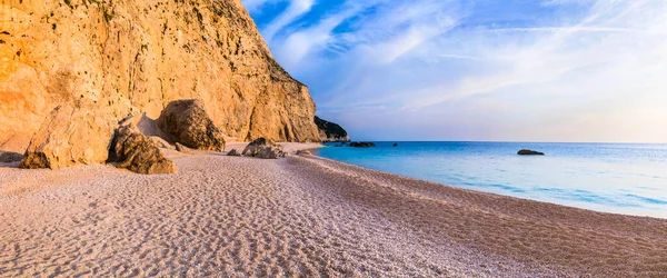 平静的海景 卡齐基港湾的日落 莱夫卡达 爱奥尼亚岛希腊最美丽的海滩 — 图库照片