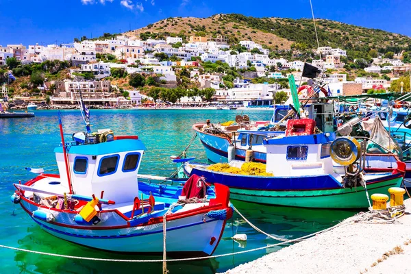 Grécia Tradicional Encantadora Vila Piscatória Com Barcos Coloridos Ilha Leros — Fotografia de Stock