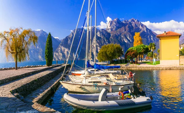 Idyllische Naturkulisse Schöner See Lago Grada Torbole Dorf Mit Segelbooten — Stockfoto