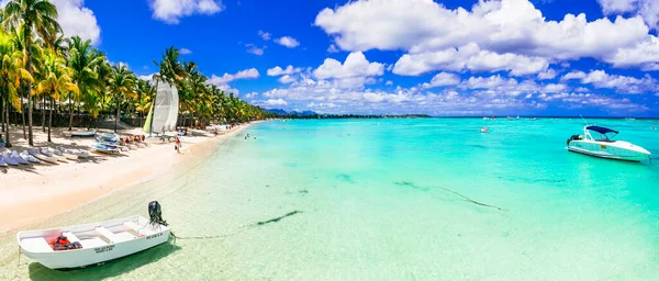 Hermosa Playa Tropical Trou Aux Biches Popular Lugar Turístico Con —  Fotos de Stock