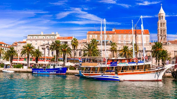 Split Centro Marina Con Barcos Turísticos Crucero Popular Destino Turístico —  Fotos de Stock