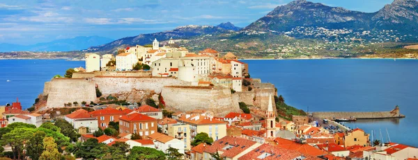 Panoraamanäkymät Calville, Korsikalle — kuvapankkivalokuva