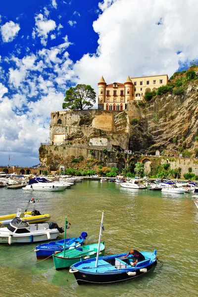 Мальовниче узбережжя Амальфі - Майорі села, Італія — стокове фото