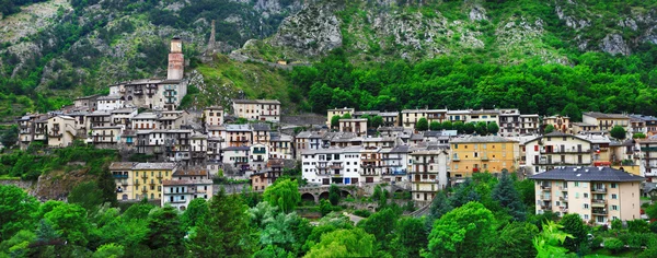 Panorama de Tende - bela aldeia medieval na fronteira França — Fotografia de Stock