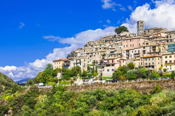 Casperia-bela pequena aldeia no topo da colina, Rieti, Itália — Fotografia de Stock