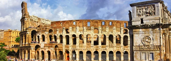 Velký Řím, panoramatický pohled s Colosseo — Stock fotografie