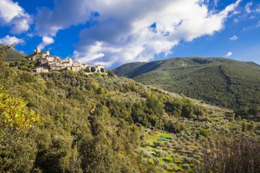 Roccantica - İtalya tipik hil üst köyde. Rieti bölge