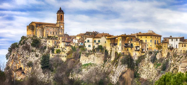 Toffia-collina paese superiore (bellissimi borghi della serie Italia ) — Foto Stock