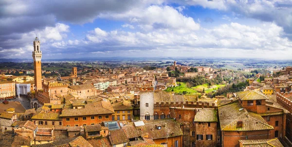 Siena - krásné středověké město v Toskánsku, Itálie — Stock fotografie