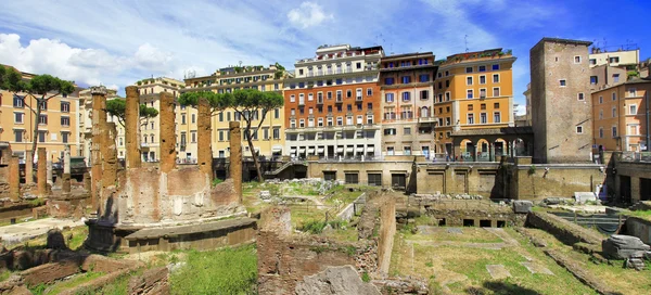Antigua Roma - panorama de la plaza Argentina —  Fotos de Stock