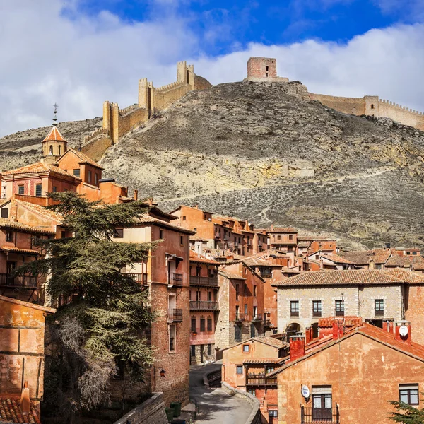 Albarracin - pueblo medieval de terracota en Aragón, España, Unes — Foto de Stock