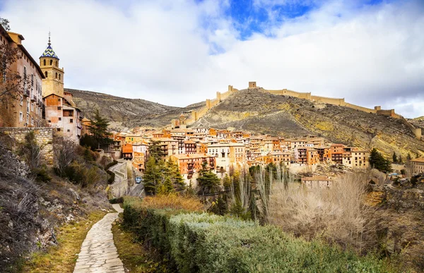 Albarracin - Aldeia medieval de terracota em Aragão, Espanha — Fotografia de Stock
