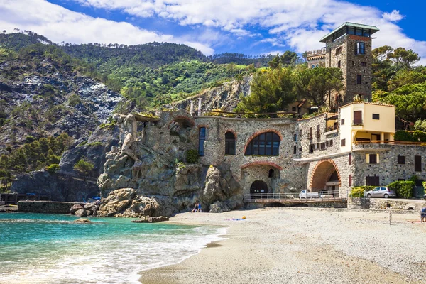 Monterosso al mare (Cinque terre) - festői Ligur-parton, Olaszország — Stock Fotó