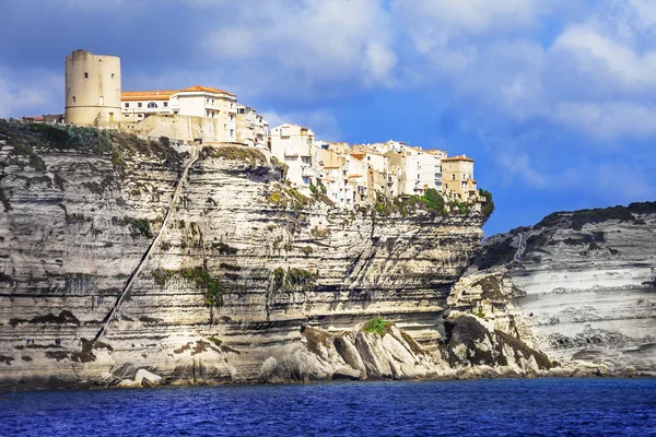 Bonifacio - unieke stad op rotsen in Corsica — Stockfoto