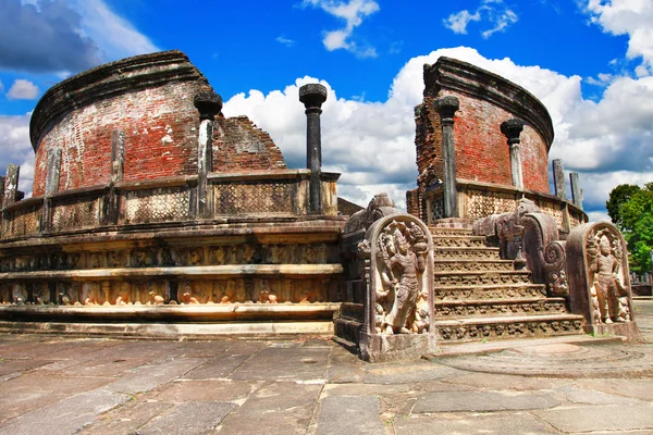 Antiguo templo de Polonnaruwa - capital medieval de Ceilán, UNESCO W —  Fotos de Stock