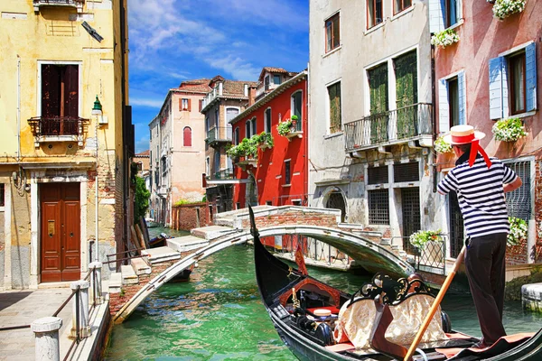 Urlaub in Venedig. bunte sonnige Kanäle der schönen Stadt — Stockfoto