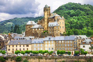 Estaing-Fransa listesinin en güzel köylerinden biri