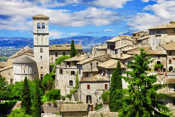 Pohled na slavné baziliky St Francis, Assisi, Itálie — Stock fotografie