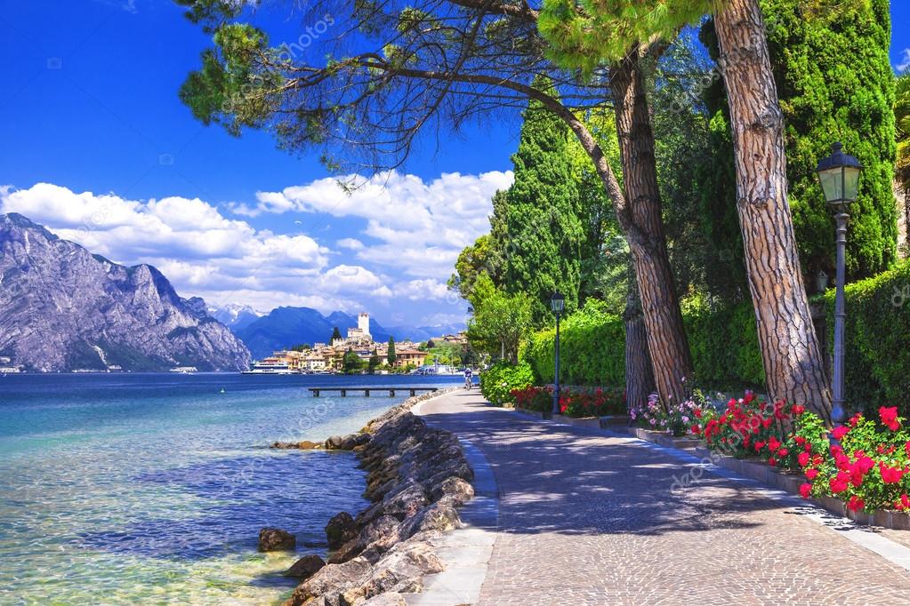 Scenery of northen Itlay - Malcesine, Lago di garda — Stock Photo