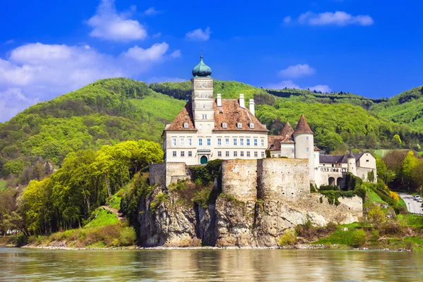 Austria, antiguo castillo de la abadía en el Danubio — Foto de Stock