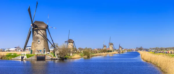 Holanda tradicional - Moinhos de vento em Kinderdijk — Fotografia de Stock