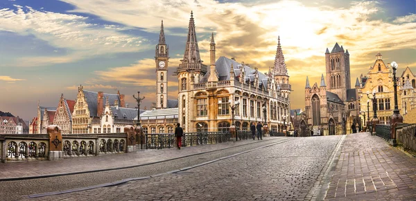 Vackra medievla Gent över solnedgången. Belgien — Stockfoto