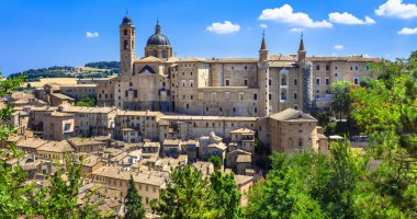 İtalya 'nın simgeleri. Urbino 'nun panoramik manzarası, Unesco sitesi. Marş