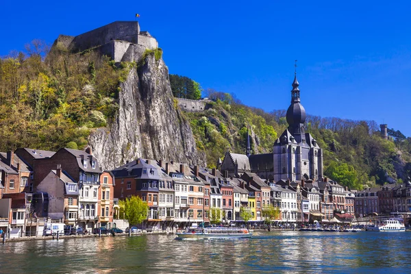 Piękny Dinant na rzekę Mozę w Belgii — Zdjęcie stockowe