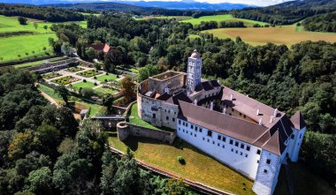 Aşağı Avusturya 'nın en manzaralı ortaçağ kaleleri, güzel Schallaburg' un Rönesans bahçelerinin hava aracı manzarası. Wachau Vadisi yakınlarındaki popüler turnuva merkezi. Avusturya turizmi 