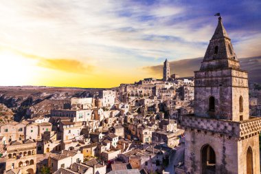 Antik Matera üzerinden günbatımı - Basilicata, İtalya