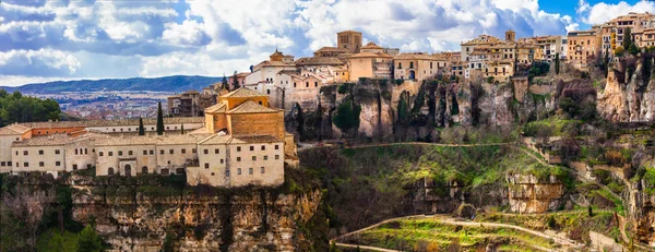 Panorama de impressionante Cuenca - cidade medieval sobre rochas, Espanha — Fotografia de Stock