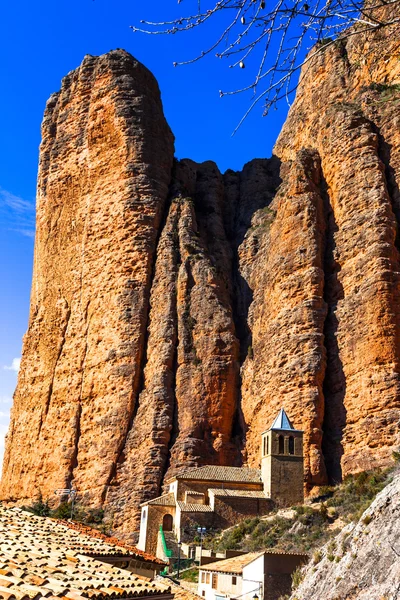 Incredibili rocce - Mallos de Riglos (provincia di Huesca, Spagna ) — Foto Stock