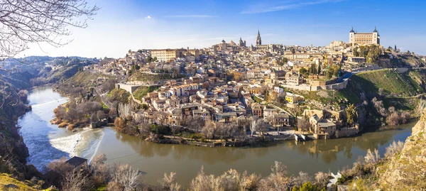 Vista panorámica de la hermosa Toledo medieval, España. Sitio UNESCO — Foto de Stock