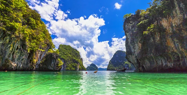 Ilhas beautifu únicas na Tailândia, província de Krabi — Fotografia de Stock