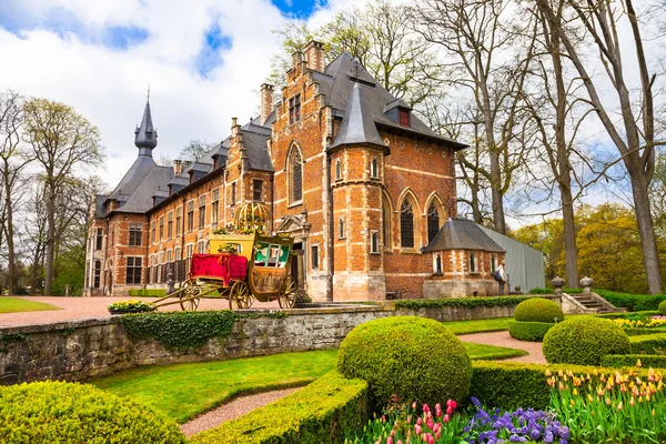 Slotten i Belgien-Groot-Bijgaarden med berömda trädgårdar — Stockfoto