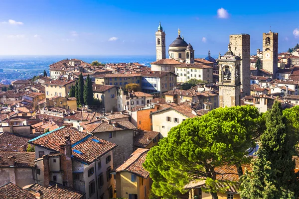 Landmarks of Italy - beautiful medieval town Bergamo, Lombardy, — Stock Photo, Image