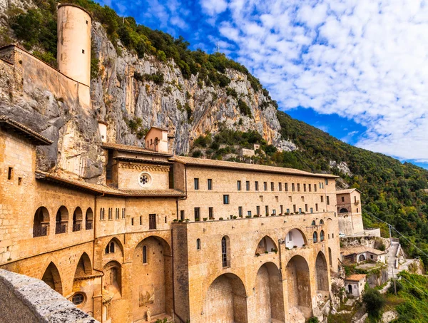 Mosteiro de São Bento perto de Subiaco, Lazio, Itália — Fotografia de Stock