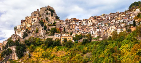 Vackra medeltida byn Cervara di Roma — Stockfoto