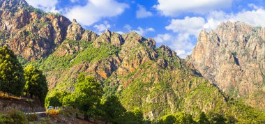 Corsica Adası'nın etkileyici dağlar
