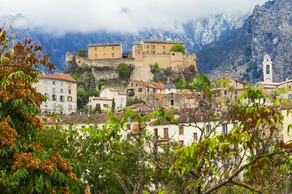 Corte - suggestiva cittadina medievale in Corsica, vista panoramica con cittadella — Foto Stock