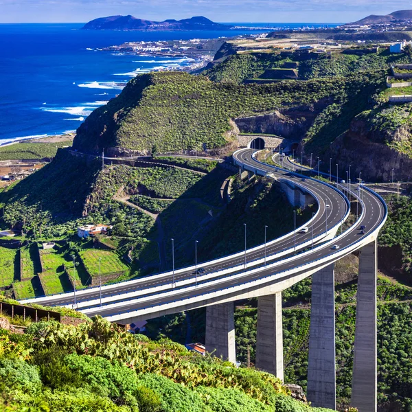 Ilha de Gran Canaria - vista com impressionante ponte nas montanhas — Fotografia de Stock