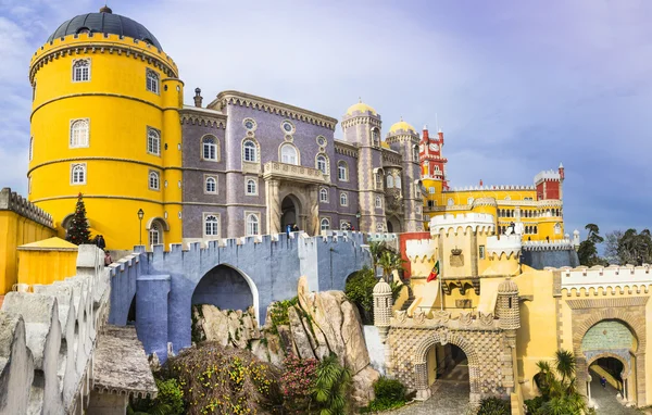 유럽-포르투갈에서 페 냐 궁전의 가장 아름 다운 성 — 스톡 사진