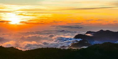 günbatımı üzerinde bulutlar - Gran Canaria - Roque del nublo Milli Parkı