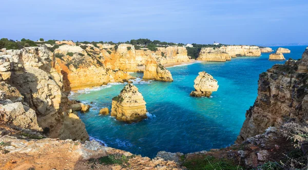 Praia da Marinha - imponerande strand med stenar i Algarve, Portugal — Stockfoto