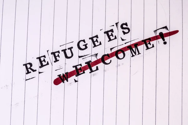 Refugees welcome strikethrough text on paper — Stock Photo, Image