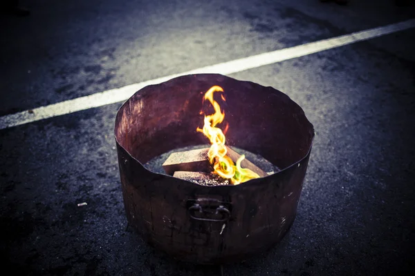 Ogień w beczce — Zdjęcie stockowe