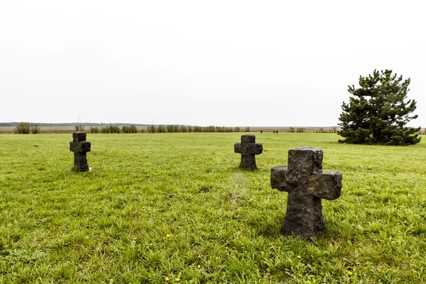 Pomnik krzyż jako pamięć o Ww2 lub II wojny światowej — Zdjęcie stockowe