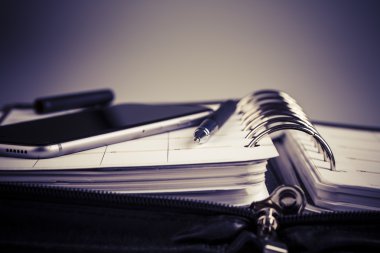 planlama kavramı - takvim, cep telefonu, kalem