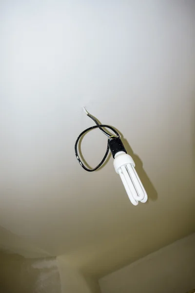 Lamp op de kabel — Stockfoto